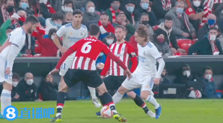 步行者和公牛均陷入困境，争夺季后赛资格，形势严峻。